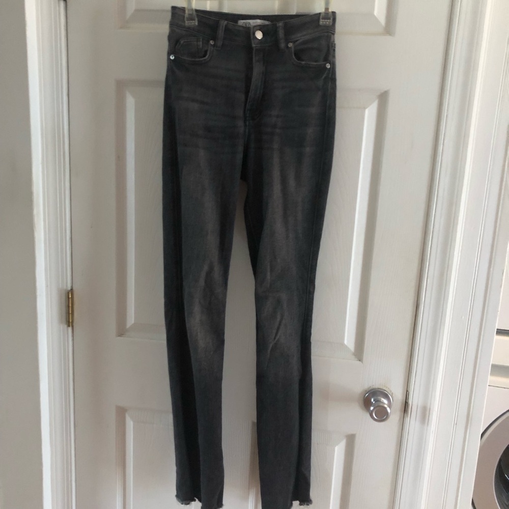 Zara High-Rise Straight Leg Flare Jeans in Washed Black - Women- size 2 - Picture 4 of 9